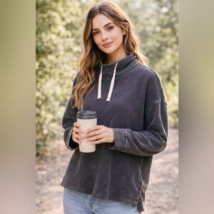 NWT Women’s Universal Threads brand Cozy Gray Pullover shirt size medium